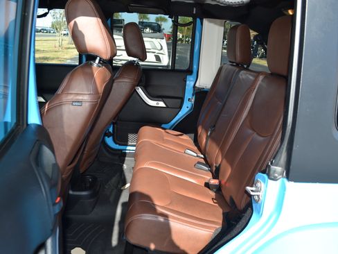 Used 2017 Jeep Wrangler Unlimited Sahara w/ Connectivity Group image 14