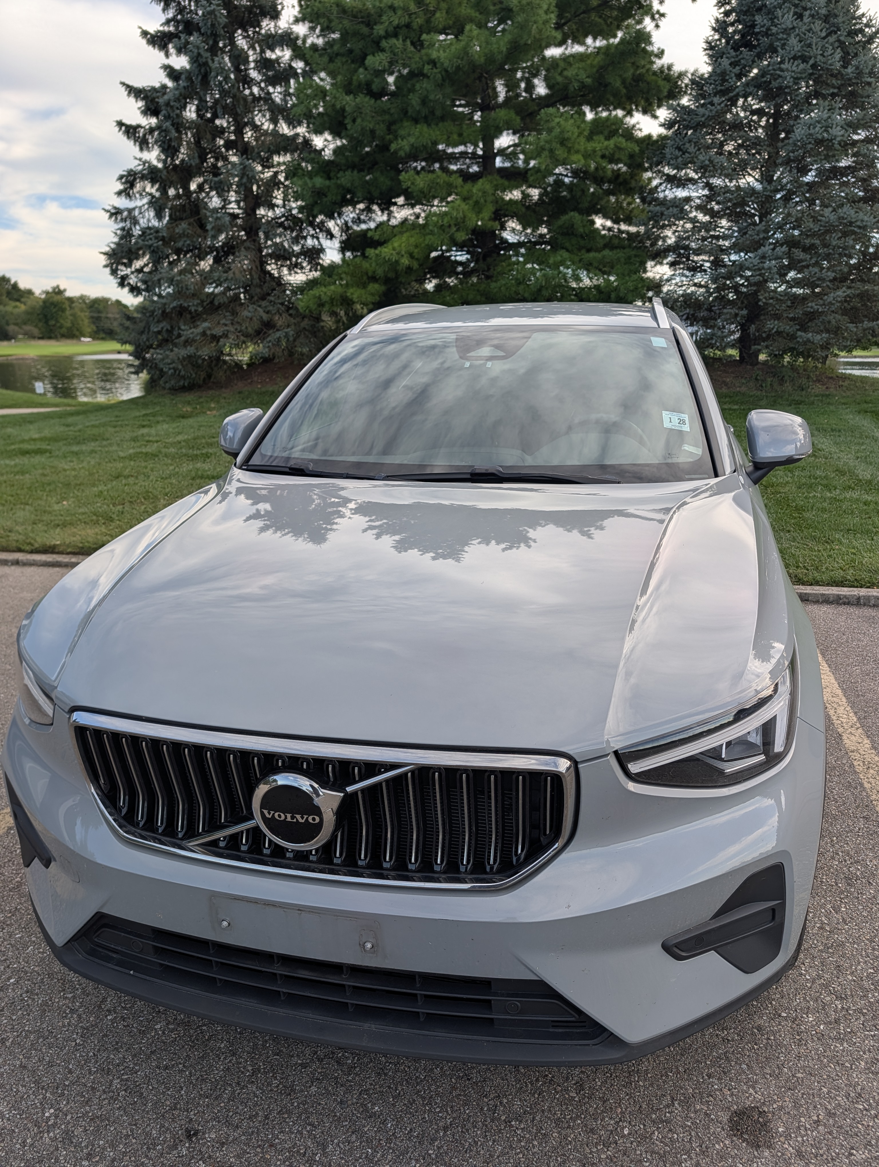 Used 2024 Volvo XC40 B5 Core AWD/4WD image 1
