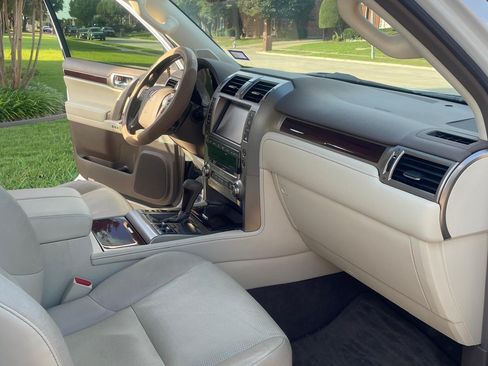 Used 2019 Lexus GX 460 Premium w/ Premium Package AWD/4WD image 14