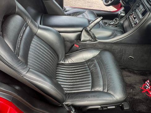 Used 2004 Chevrolet Corvette Coupe w/ Preferred Equipment Group RWD image 24
