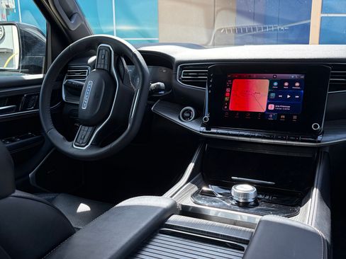 Used 2024 Jeep Wagoneer L Series II w/ Flexible Seating Group image 4