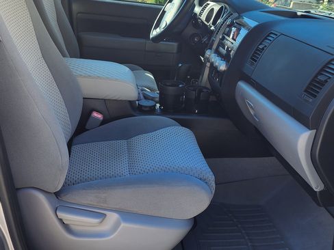 Used 2010 Toyota Tundra 4x4 Double Cab image 5