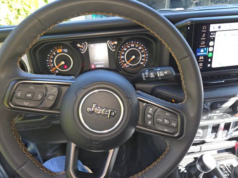 Used 2024 Jeep Wrangler Sport image 12