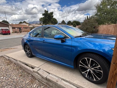 Used 2018 Toyota Camry SE image 6