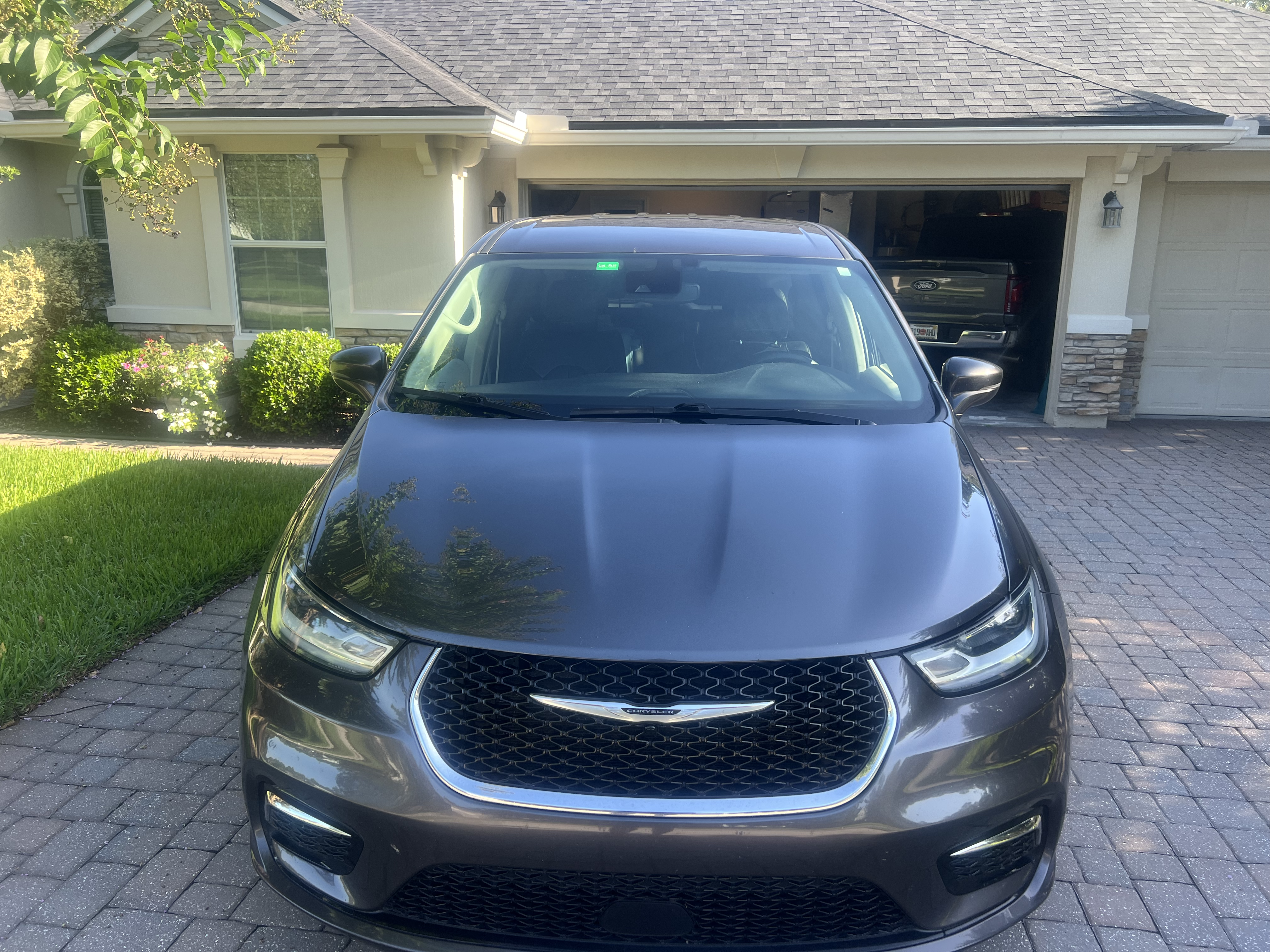 Used 2022 Chrysler Pacifica Touring-L FWD image 5