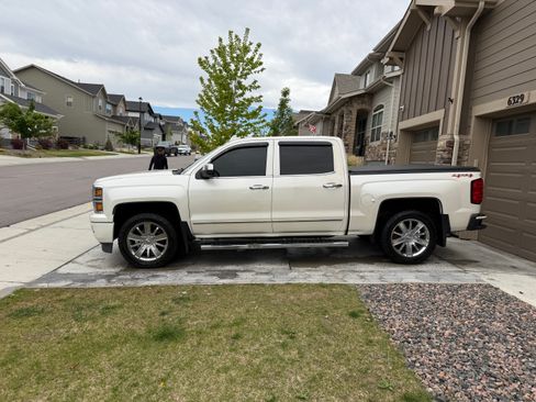Used 2015 Chevrolet Silverado 1500 High Country w/ High Country Premium Package AWD/4WD image 4