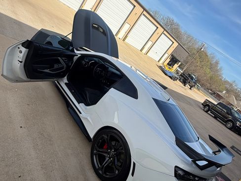 Used 2021 Chevrolet Camaro SS image 8