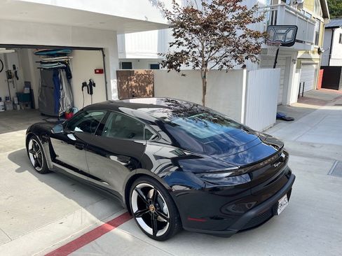 Used 2022 Porsche Taycan image 2