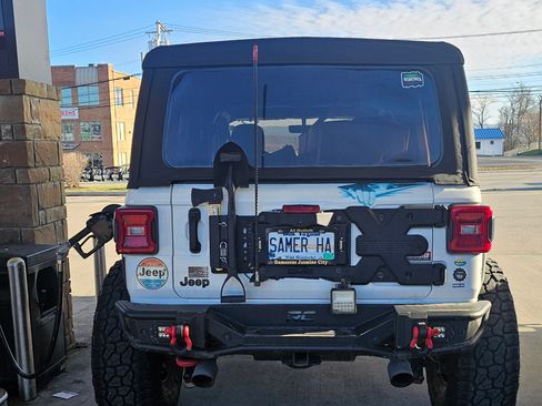 Used 2021 Jeep Wrangler Unlimited Rubicon image 2