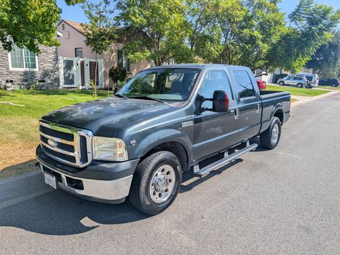 Used 2005 Ford F250 XLT image 1
