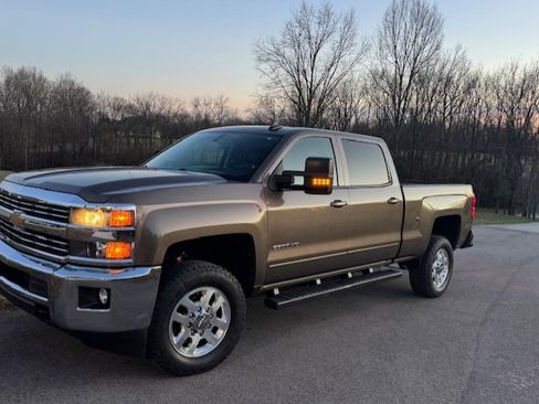 Used 2015 Chevrolet Silverado 2500 LT w/ LT Convenience Package image 2