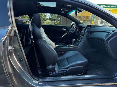 Used 2014 Hyundai Genesis 3.8 RWD image 15