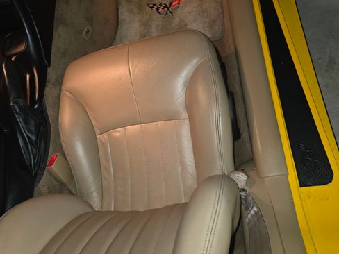 Used 2000 Chevrolet Corvette Coupe w/ Memory Pkg image 15