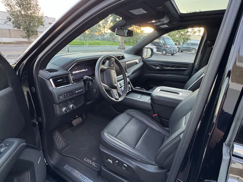 Used 2024 GMC Yukon Denali image 10