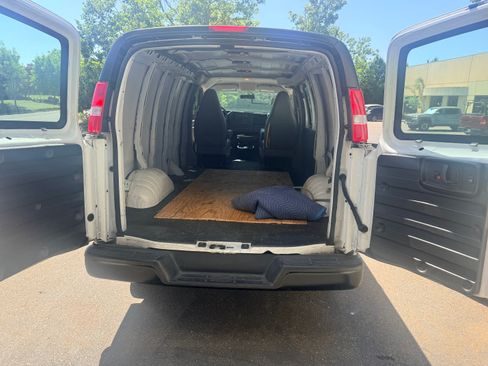 Used 2018 GMC Savana 2500 w/ Communications Package RWD image 6