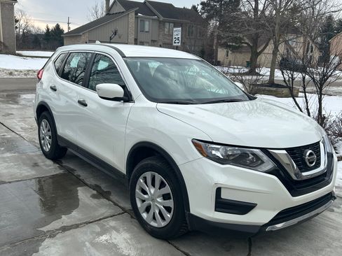 Used 2017 Nissan Rogue S image 4