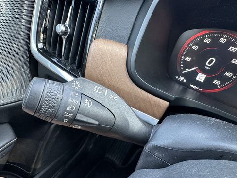 Used 2017 Volvo S90 T6 Inscription w/ Vision Package image 26