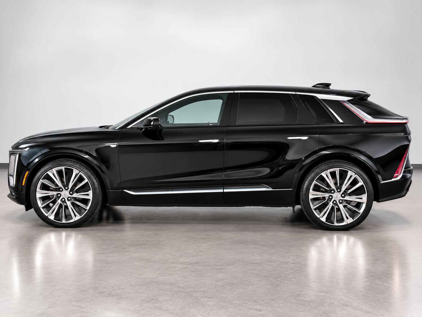 Used 2024 Cadillac Lyriq Luxury w/ LPO, Floor Liner Package AWD/4WD image 6