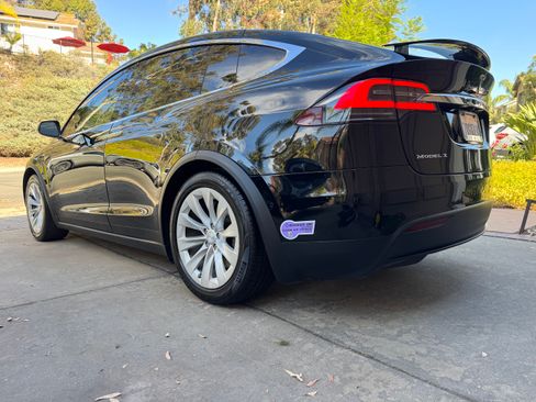 Used 2016 Tesla Model X 75D image 10