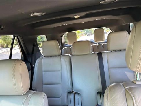 Used 2014 Ford Explorer XLT w/ Equipment Group 202A FWD image 11