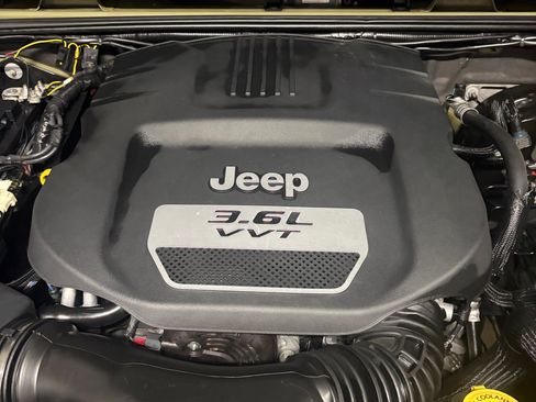 Used 2013 Jeep Wrangler Rubicon w/ PWR Convenience Group AWD/4WD image 9