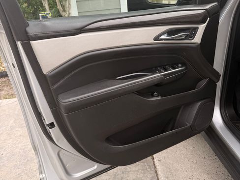 Used 2014 Cadillac SRX Luxury w/ Driver Awareness Package FWD image 10