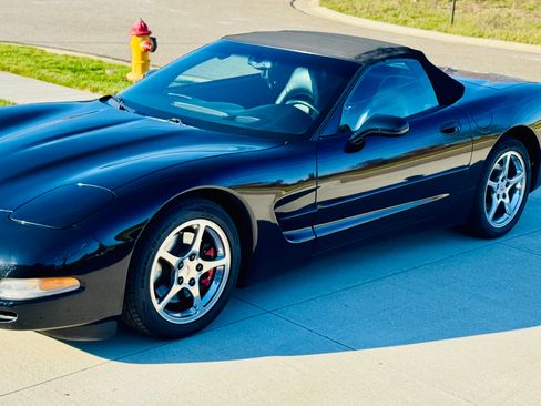 Used 2001 Chevrolet Corvette Convertible w/ Preferred Equipment Group2 image 4