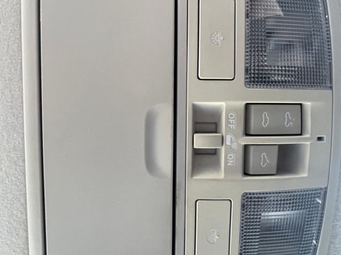 Used 2013 MAZDA MAZDA3 i Grand Touring w/ Tech Pkg image 4