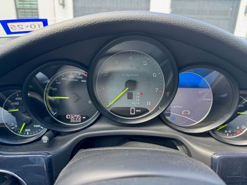 Used 2015 Porsche Panamera S image 9