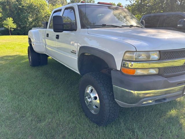 Used 2001 Chevrolet Silverado 3500 LS w/ Off-Road Skid Plate Pkg AWD/4WD image 2