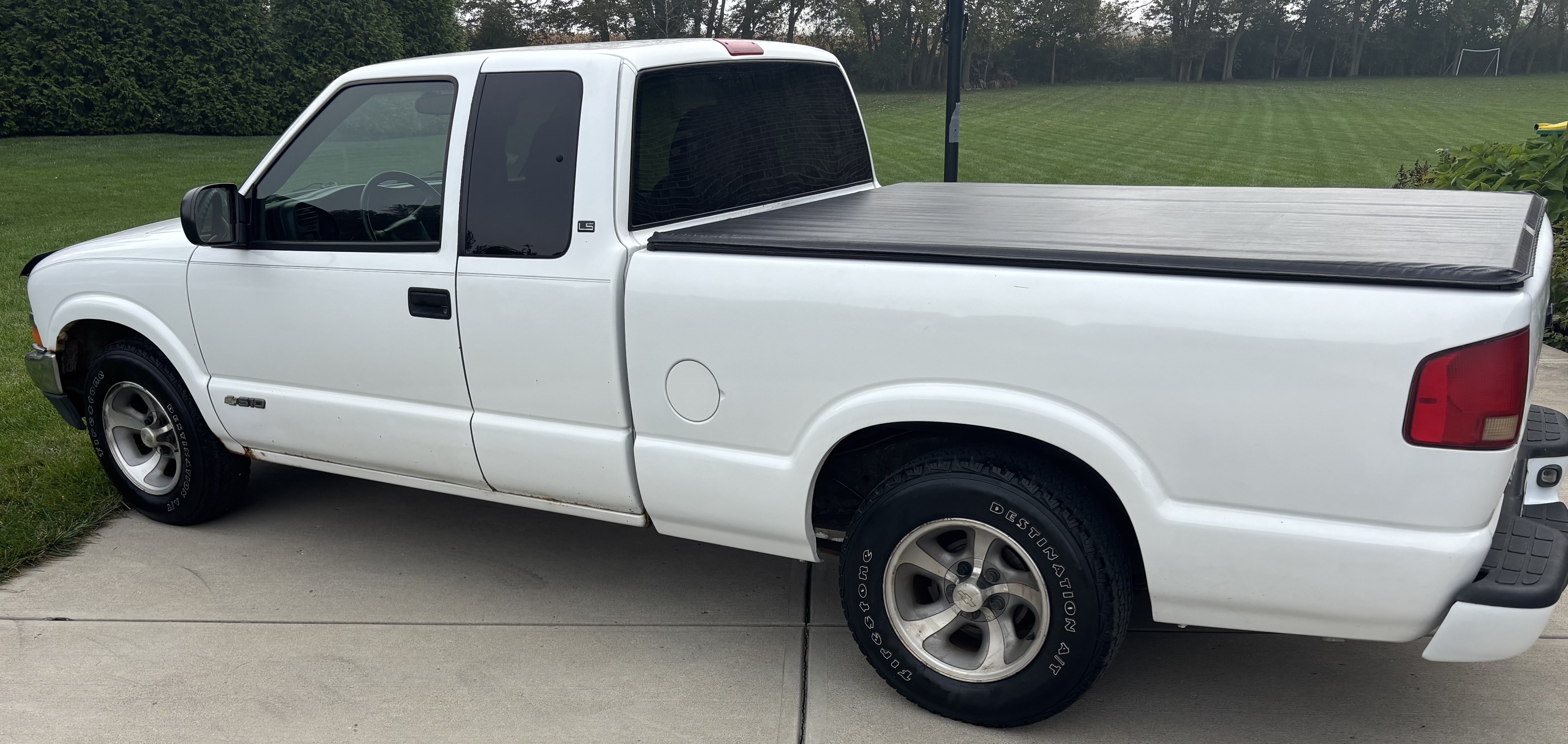 Used 2003 Chevrolet S10 Pickup LS RWD image 1