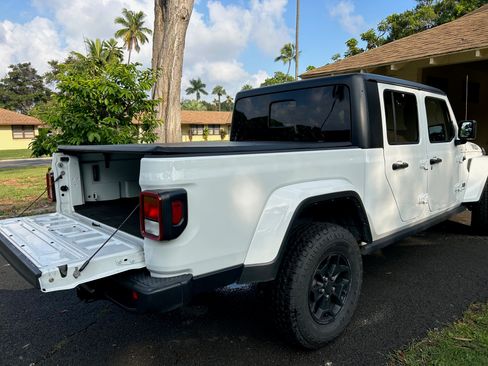 Used 2021 Jeep Gladiator Sport image 2