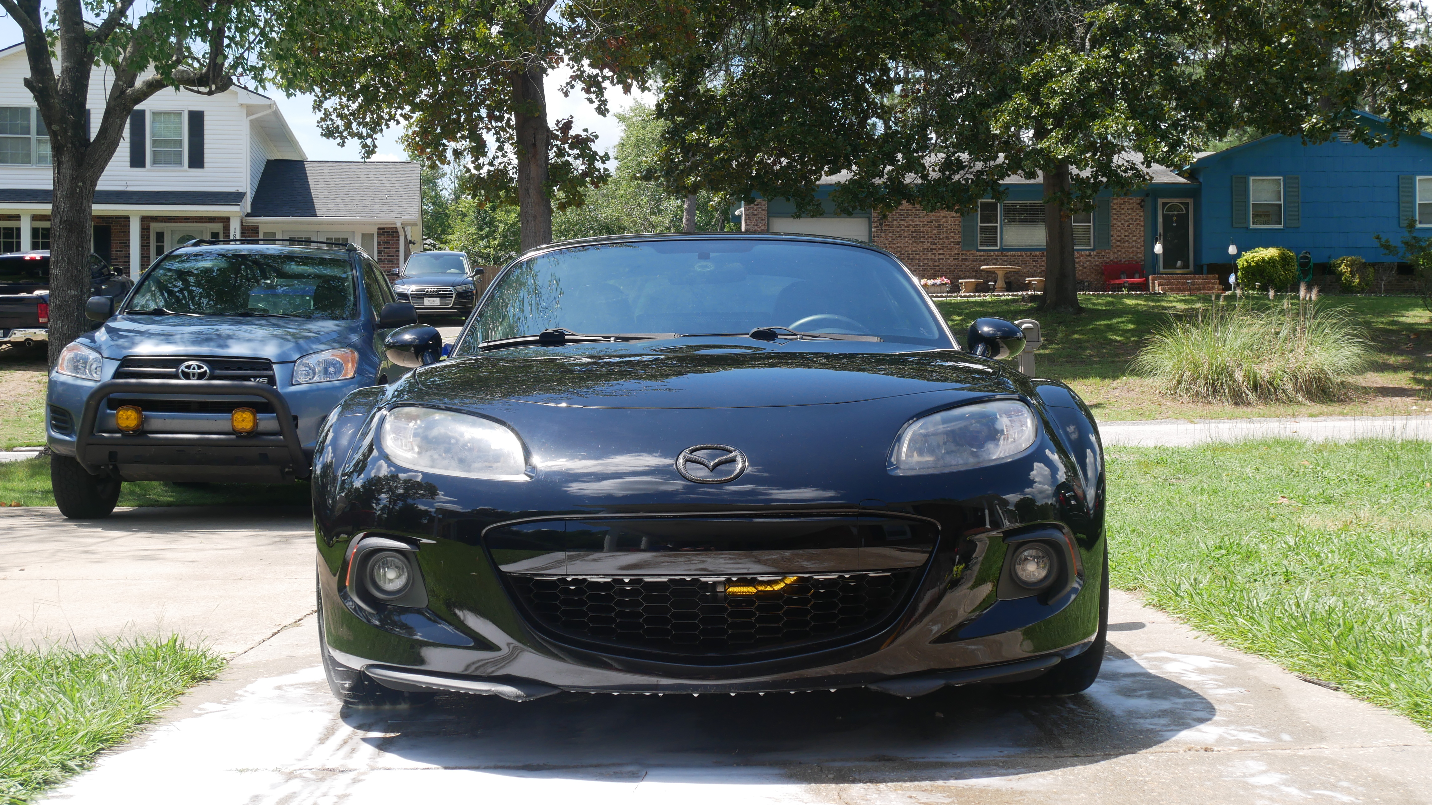 Used 2014 MAZDA MX-5 Miata Club RWD image 2