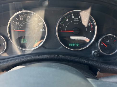 Used 2014 Jeep Wrangler Rubicon w/ Connectivity Group AWD/4WD image 8