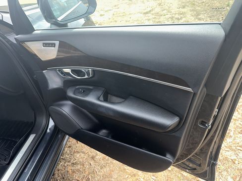 Used 2017 Volvo XC90 T6 Momentum w/ Vision Package image 25