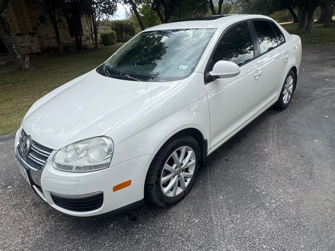 Used 2010 Volkswagen Jetta SE image 1