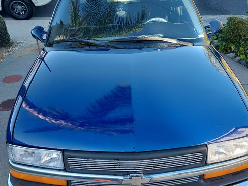 Used 2001 Chevrolet S10 Pickup LS w/ Preferred Equipment Group image 12