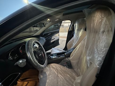 Used 2017 Jaguar XE image 9