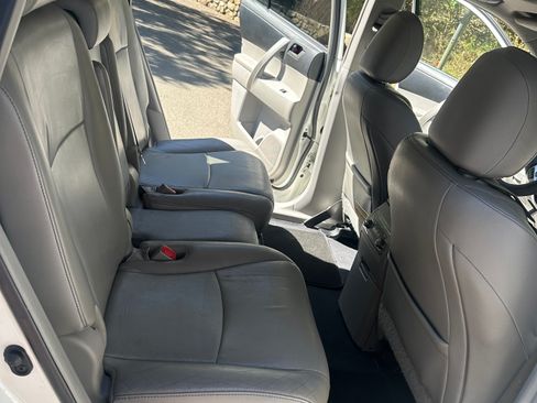 Used 2012 Toyota Highlander SE w/ Tow Pkg FWD image 4