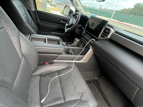 Used 2024 Toyota Tundra Limited image 9