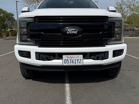 Used 2019 Ford F250 Lariat w/ Lariat Value Package image 2