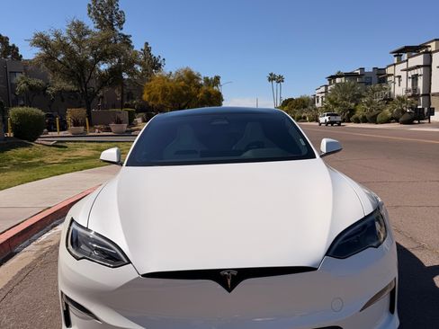 Used 2024 Tesla Model S Plaid image 8