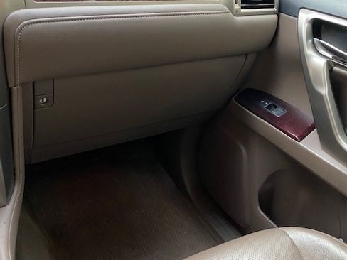 Used 2017 Lexus GX 460 image 14