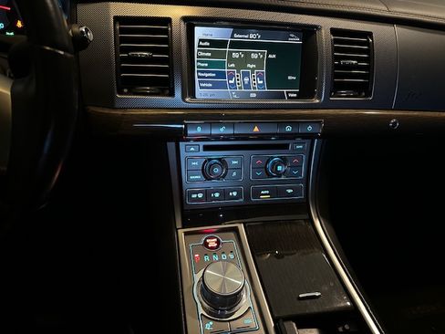 Used 2011 Jaguar XF R RWD image 11