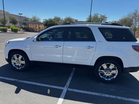 Used 2017 GMC Acadia Limited SLT FWD image 2