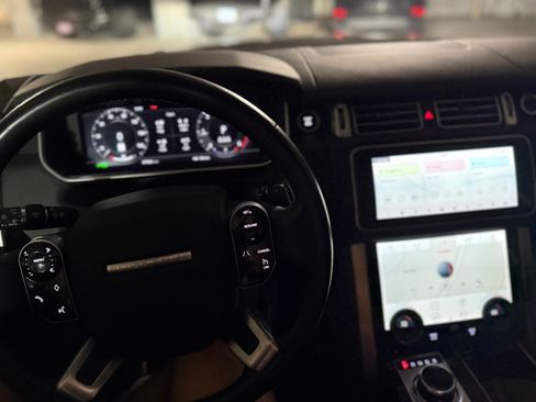 Used 2020 Land Rover Range Rover image 2
