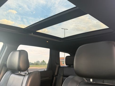 Used 2019 Jeep Grand Cherokee Limited w/ Luxury Group II AWD/4WD image 14