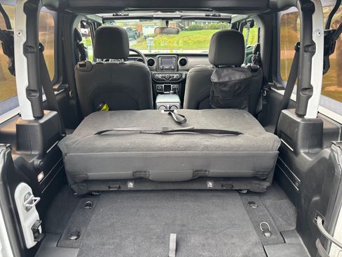 Used 2021 Jeep Wrangler Sport image 4