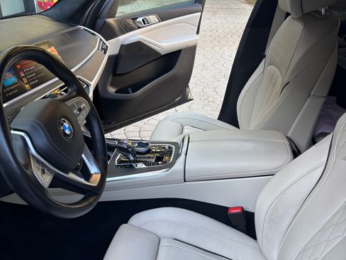 Used 2022 BMW X7 xDrive40i w/ Executive Package image 16
