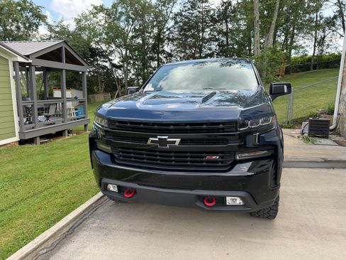 Used 2021 Chevrolet Silverado 1500 LT Trail Boss w/ Convenience Package II AWD/4WD image 2